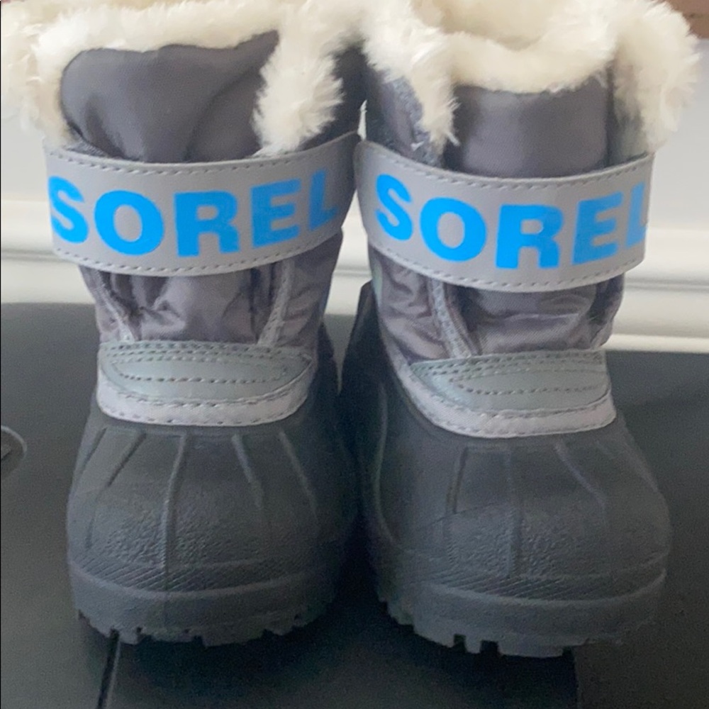 Sorel  toddler snow boots, size 4,  NWOT